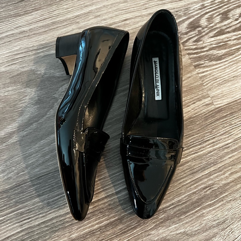 Manolo Blahnik Patent Leather Loafer Kitten Low Heel Pump